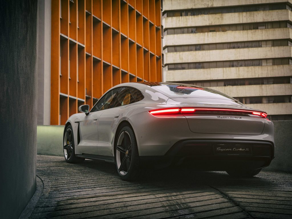 Rekayasa Struktur Suspensi Multi-Pautan Aluminium Ringan dan Protokol Kontrol Kualiti Sambungan Komponen Bersendi Porsche