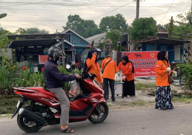 Peringati HUT Ke-1, DPW dan DPD Gerakan Rakyat Kalteng Bagikan Takjil