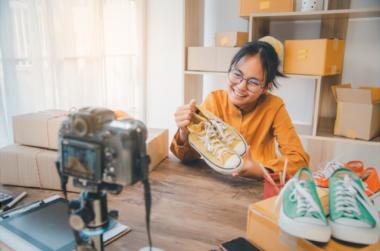 Review oleh Blogger: Kekuatan Persuasi Digital yang Membentuk Kepercayaan Konsumen